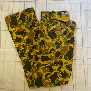 Silence Is Golden Camo Pants Size 32